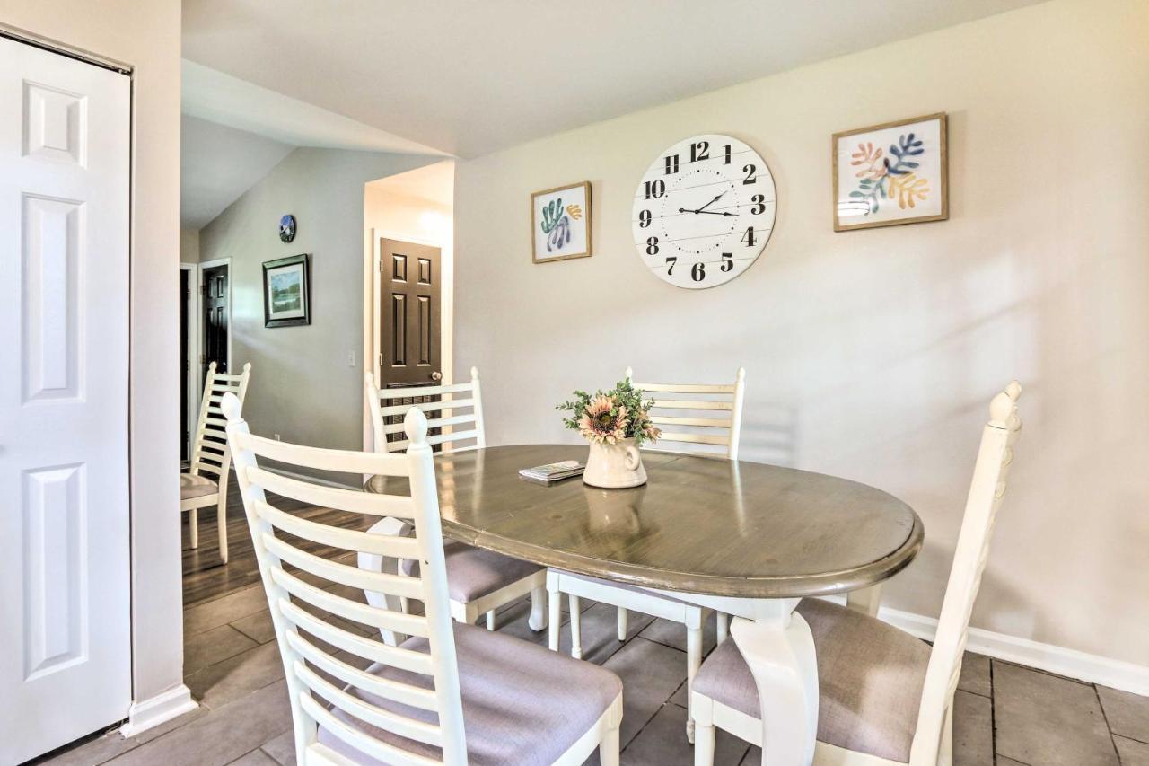 Peaceful Beaufort Home With Front Porch And Grill Esterno foto