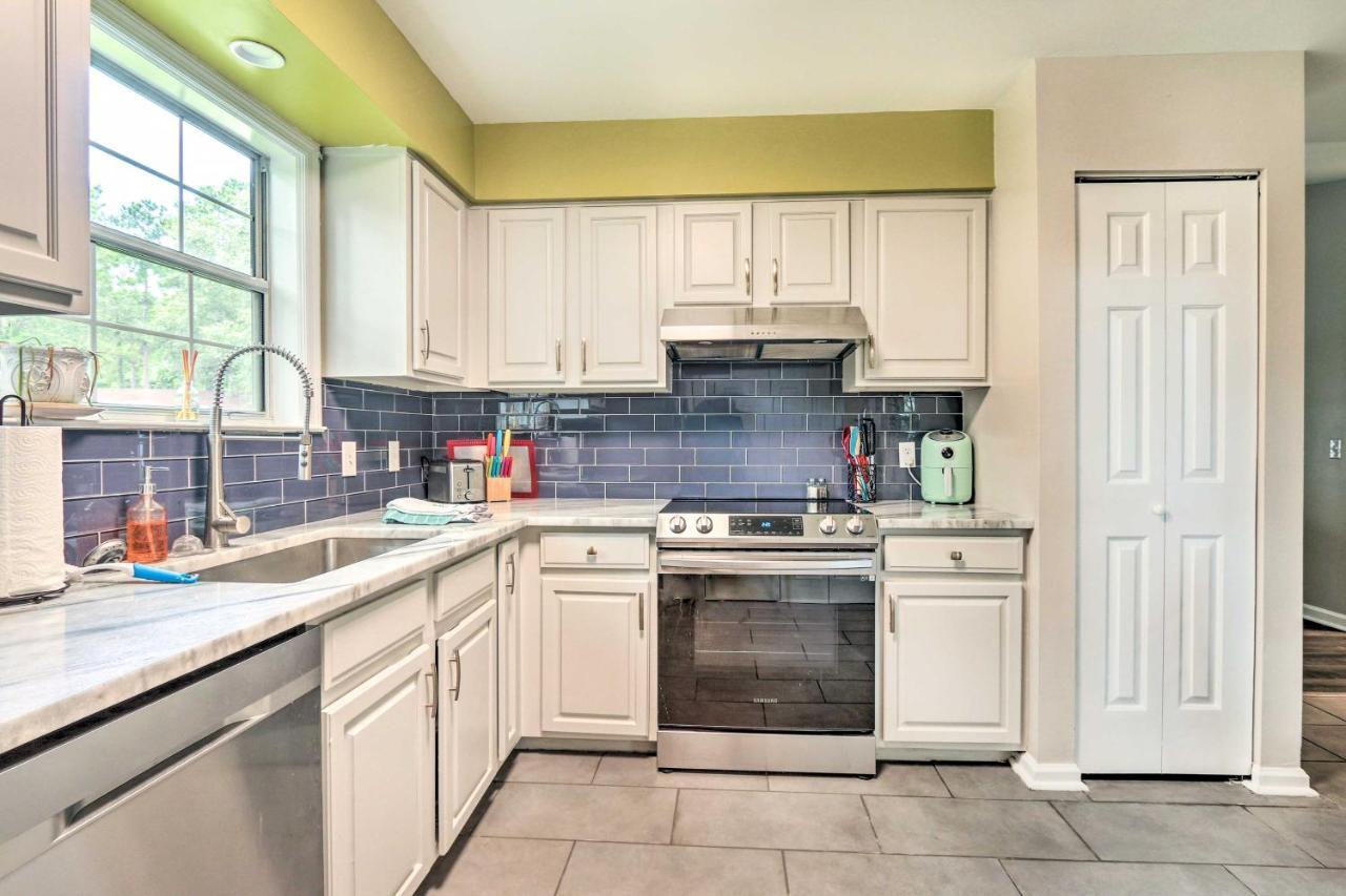 Peaceful Beaufort Home With Front Porch And Grill Esterno foto